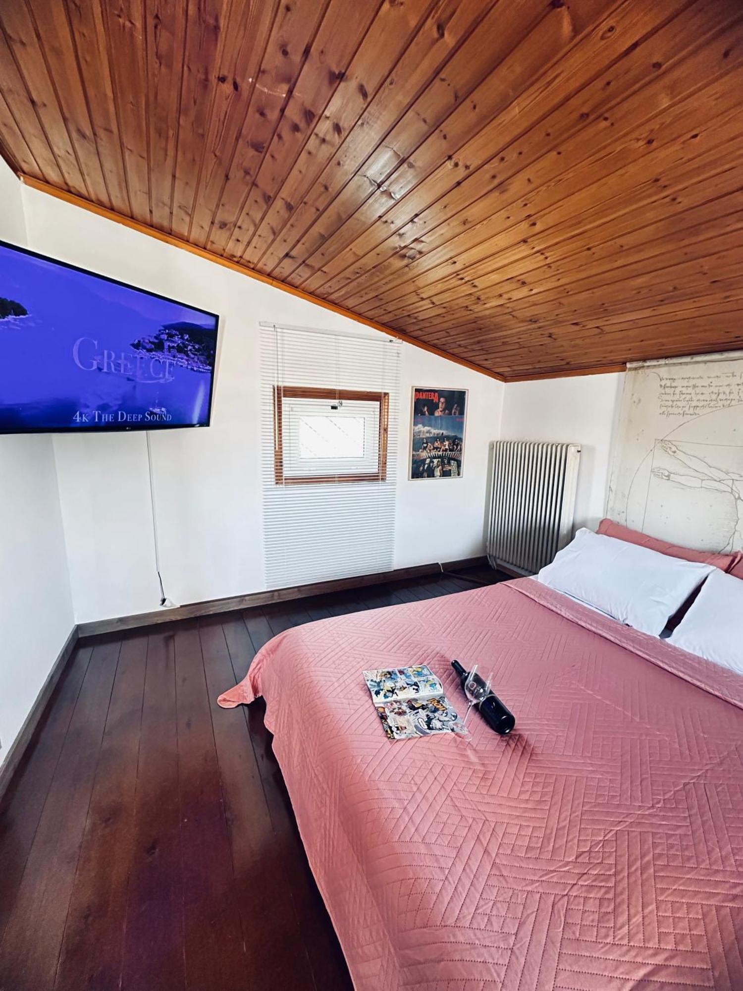 Boomers Attic Athens Apartment *